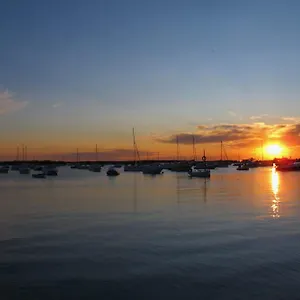 https://astbury-bungalows-del-lago.balearic-islands.net